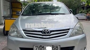 Toyota Innova 2009 G - 123456 km