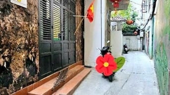 Bán nhà Phố Nguyễn Khang, Lô góc, Sổ đỏ chính chủ, 5 Tầng Giá: 13.2 Tỷ