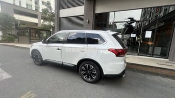 mitsubishi outlander premium