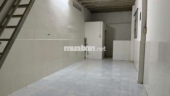 Nhà 70, sân rộng, cây xanh, yên tĩnh, ĐN riêng