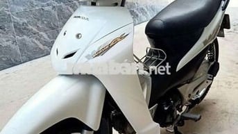 Honda Wave trắng Dư xe ba em bán ạ