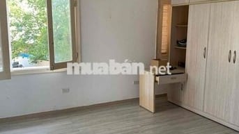 phòng tầng 2 nhà sân vườn rộng ngõ 445 llq