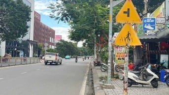 Mặt tiền dt4*22m đúc 1 lầu Bờ Bao Tân Thắng,Q.Tân Phú. Nhà 2 mặt tiền