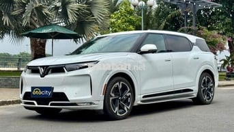 VF9 Plus 2023 - Màu trắng - 2v5km - Thuê pin (SDI)