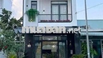 Cần bán nhà ngộp ngua thị trấn Đức Hoà