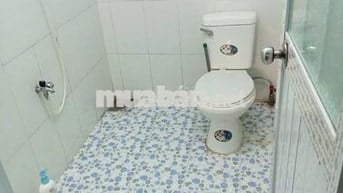Cần tiền bán gấp nhà giá rẻ 5x10, có điện nước riêng, mua vào ở ngay.
