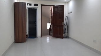Cho thuê phòng tầng 3 khép kín của nhà ở riêng lẻ.