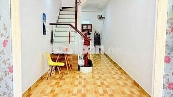 Cho thuê nhà nguyên căn 2 phòng ngủ, 2 nhà vệ sinh. 1 trệt 1 lầu.