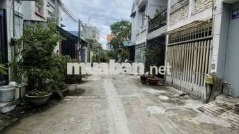 Nhà 3 lầu xe hơi đậu trong nhà có nội thất 5pn 5wc nhà mới vô ở ngay