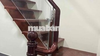 phòng trọ trên lầu lối đi riêng