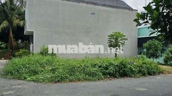 Nền góc KDC Hai Lúa 1, cách Nguyễn Tất Thành 100m.