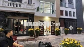 nhà chính chủ 4x12,5m 4 tầng Full Nội Thất hẻm xe hơi khu đồng bộ