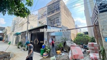 bán gấp lô đất đẹp hẻm 520 QL13, DT 70m2 , SHR thổ cư full, GPXD đủ