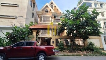 Cho Thuê Căn Biệt Thự 8 Phòng - Nguyễn Văn Hưởng - Giá 115 Triệu