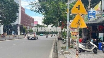 Mặt tiền dt4*22m đúc 1 lầu Bờ Bao Tân Thắng,Q.Tân Phú. Nhà 2 mặt tiền