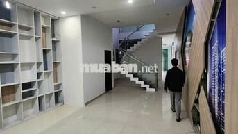 NHÀ 3 TẦNG, 125M2, ĐƯỜNG NGUYỄN TẤT THÀNH, TẦNG 1 TRỐNG SUỐT