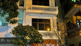 Khu vip Nguyễn Khang Lô góc. DT 50m x 5 tầng, MT 4.5m. Ôtô vào nhà