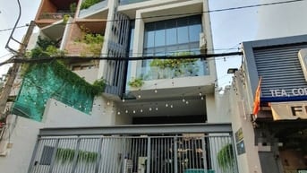 Cho thuê nhà nguyên căn đoạn 2 chiều Võ Văn Tần,Q 3. Có thang máy