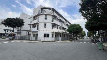 CHÍNH CHỦ CẦN TIỀN BÁN LỖ dưới giá chủ đầu tư Nhà phố căn góc Bến Lức