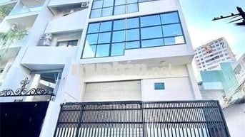 SIÊU PHẨM ỐP KÍNH - 33B Nguyễn Minh Hoàng - có thang máy, PCCC đầy đủ