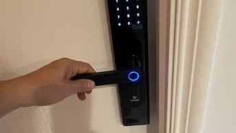 Cho thuê căn hộ, phòng thoáng mát, có ban công và cửa sổ ...