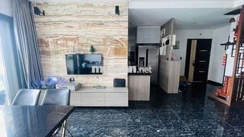 Căn này đẹp lắm , căn góc view hồ bơi và sân vận động