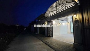 Bán căn nhà 1 trêt 1 lầu .sân đậu oto. Ngân hàng hỗ trợ 1 tỉ 2