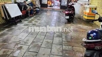 Nhà thuê sân xe hơi gần sân vận động Đông hoà Dĩ An