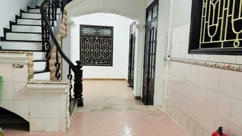 Chính chủ cho thuê cả  nhà 4 tầng, 1 tum, 6 phòng, Đê Trần Khát Chân