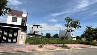 Chính chủ gửi bán lô đất 100m2 trung tâm TT Bến Lức, LA - chỉ 800Tr