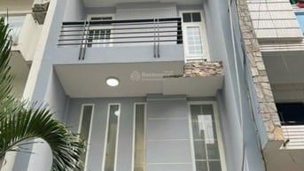 Gấp! Bán nhà mặt tiền đường Số 10, Bình Hưng Hòa B, Bình Tân, giá 3tỷ9