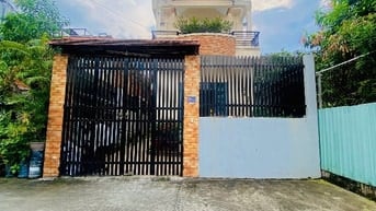 Bán nhà 2 tầng sân vườn ngay đường số 4. DT 136.9m2 ngang 7m, SHR.