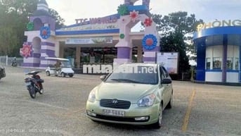 Hyundai Accent Xanh lá