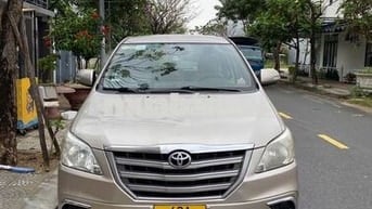Toyota Innova Vàng cát 8 chỗ