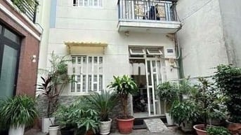 997 Trần Xuân Soạn , trệt lầu, 2PN, 2WC,