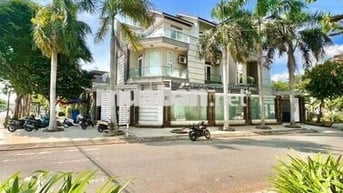 Cho thuê biệt thự 10 x 20 có 5pn 5wc sân thượng