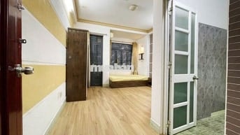 Ban công cửa sổ lớn mới trung tâm PN, BTh, Q1.Chính chủ 6tr5/tháng