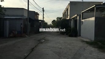 Phòng trọ cho thuê gần ngã tư Hóc Môn diện tích 18m2,gác 8m2, WC riêng