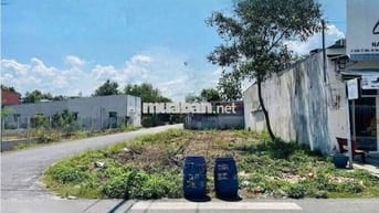 Bán Gấp Lô Góc 180M2 6x30 ngay chợ Việt Kiều sổ riêng có Thương Lượng