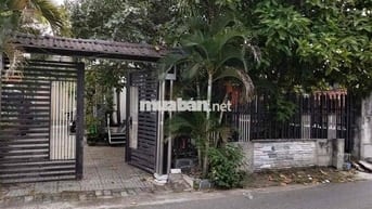 Bán nhà 240m2 cách biển 650m có nhà sẵn