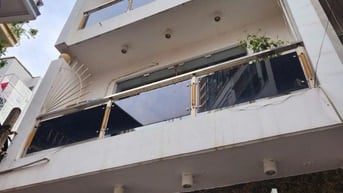 Cho thuê nhà ô tô-kể Lạc Long Quân, 55m2, 5 tầng, 5 ngủ, 28tr