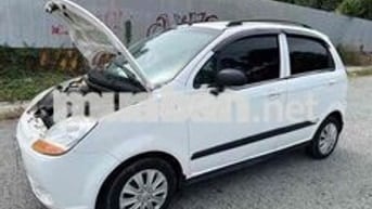 Chevrolet Spark số sàn 5 chỗ màu trắng