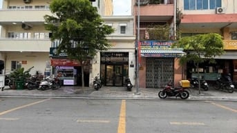 Nhà mặt tiền Số 143 Trần Đình Xu , Q.1. DT: 4m x 16,6m CN 57,3m². 