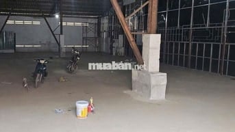 Cần cho thuê gấp kho với giá rẻ ở Phạm Hữu Lầu diện tích kho 630m2