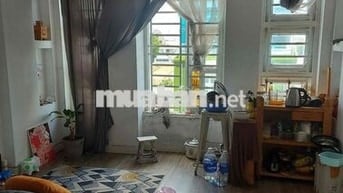 phòng trọ trong nhà nguyên căn ở mặt tiền