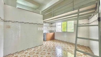 PHÒNG GÁC MÁY LẠNH - CỬA SỔ TRỜI - NGAY BẮC HẢI LÝ THƯỜNG KIỆT