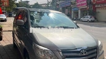 Toyota Innova 2011 G - 100000 km