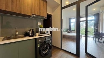 PHÒNG BAN CÔNG 40M2 NGAY MẶT TIỀN ĐƯỜNG NGAY BỜ KÈ HOÀNG SA