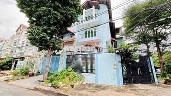 Cho thuê Biệt thự hẻm 1 sẹc Bình Lợi, DT: 10x17m. Trệt 2 Lầu tum.