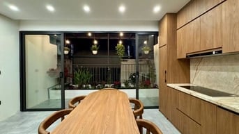 Bán Nhà Nguyễn khánh Toàn, full NT, Thang máy, 46m, 6 tầng, giá 13,7tỷ